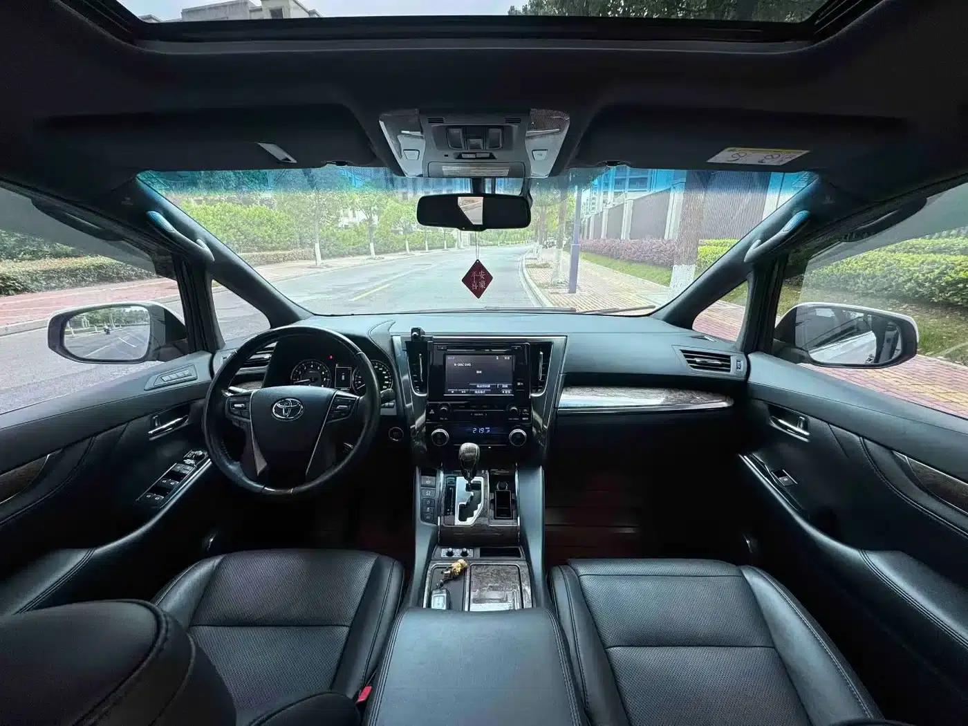 2018 Alphard Facelift 3.5L Premium Edition — миниатюра 12