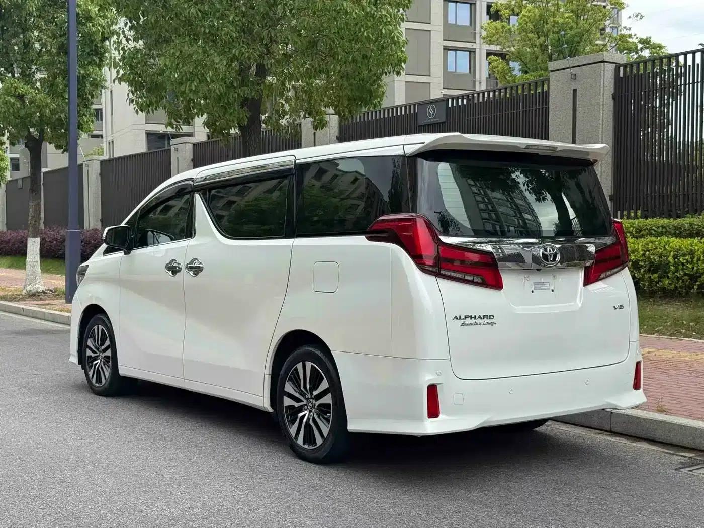 2018 Alphard Facelift 3.5L Premium Edition — миниатюра 15