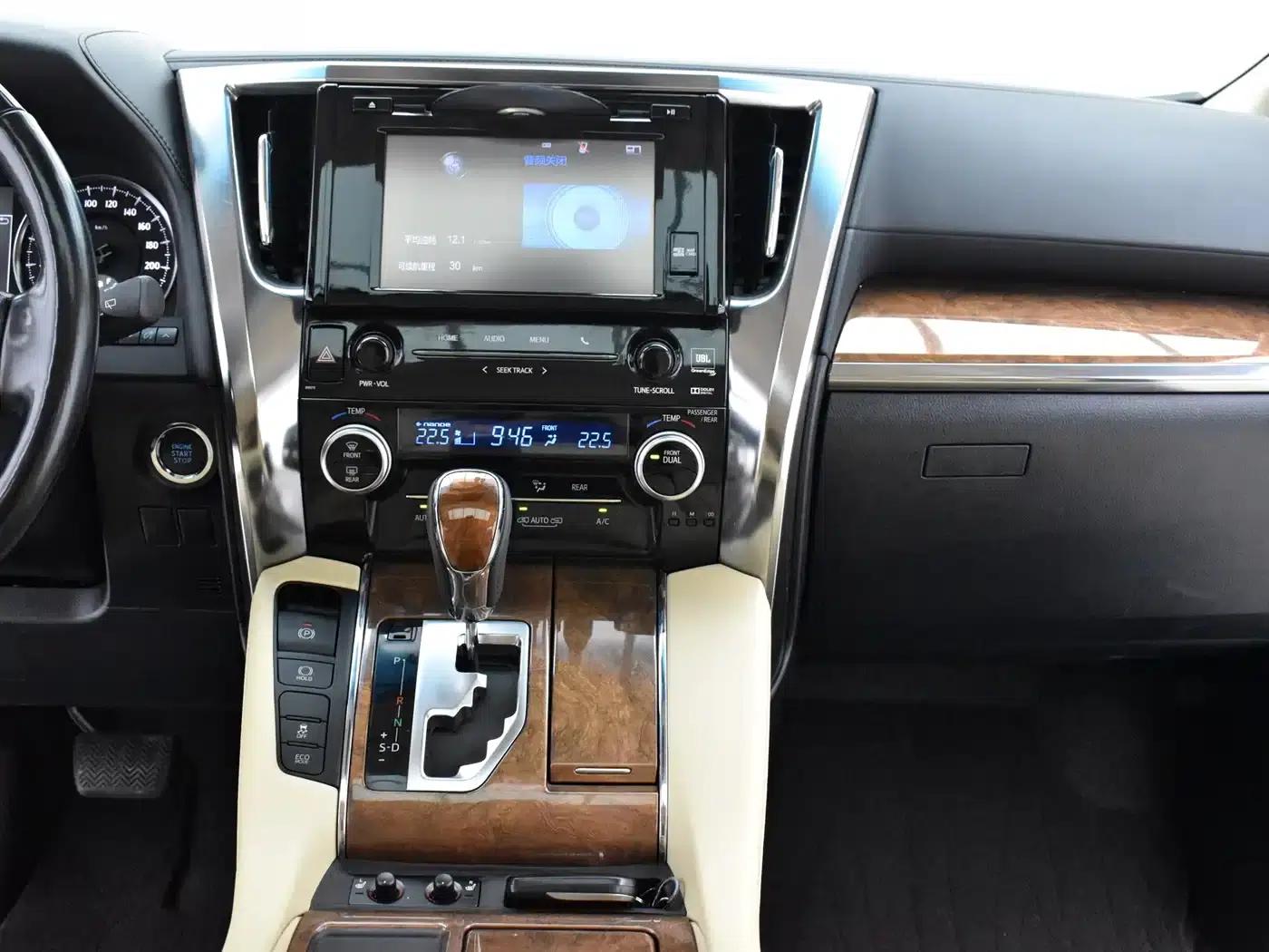 2015 Alphard 3.5L Premium Edition — миниатюра 16