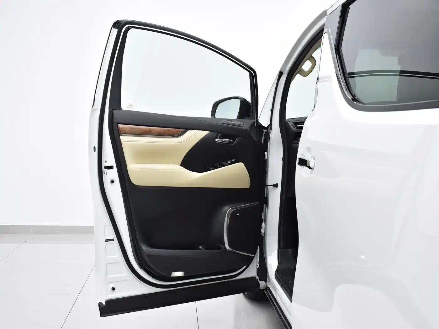 2015 Alphard 3.5L Premium Edition — миниатюра 20