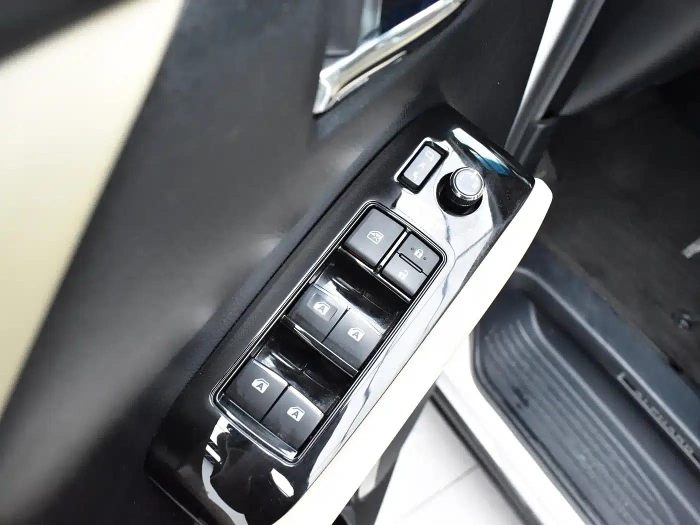 2015 Alphard 3.5L Premium Edition — миниатюра 10