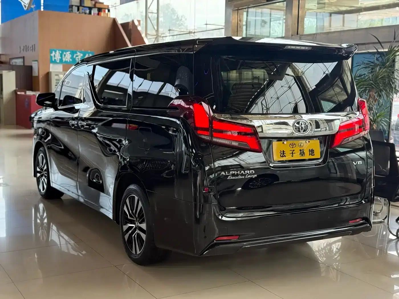 2018 Alphard Facelift 3.5L Premium Edition — миниатюра 24