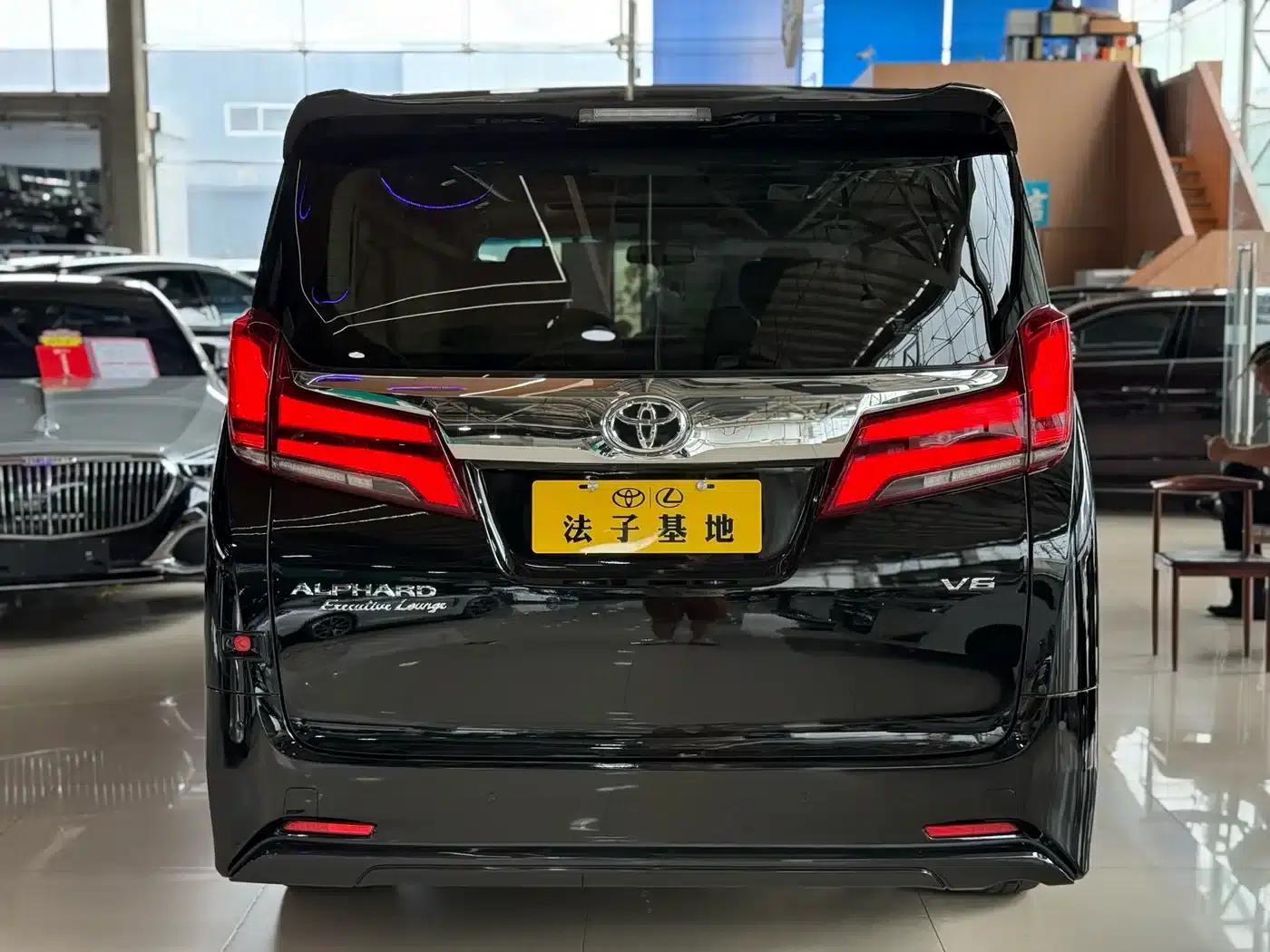2018 Alphard Facelift 3.5L Premium Edition — миниатюра 25