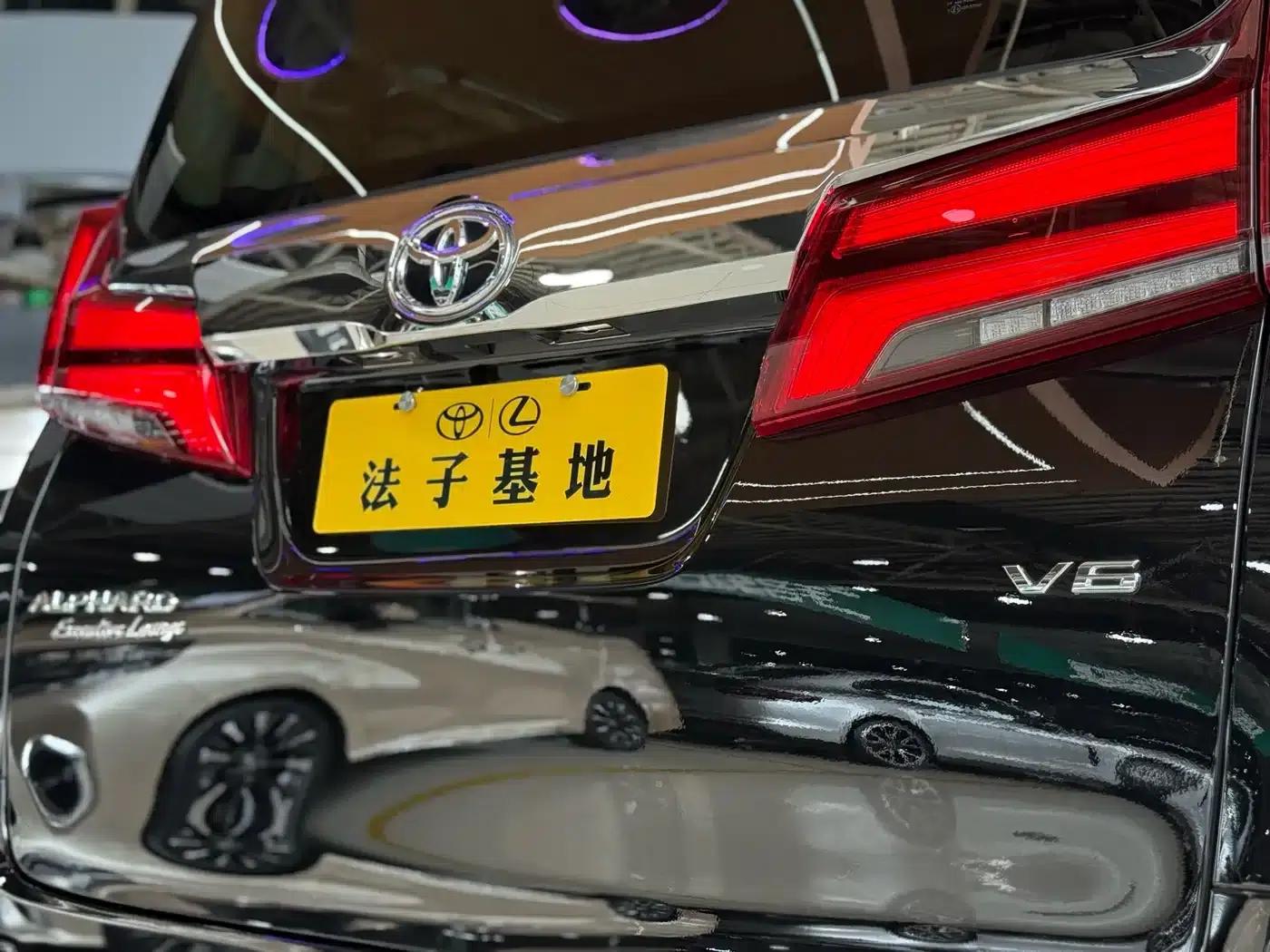2018 Alphard Facelift 3.5L Premium Edition — миниатюра 27