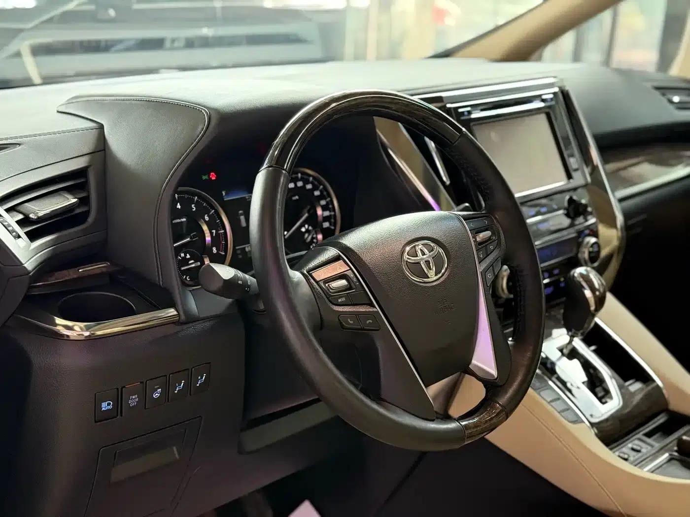 2018 Alphard Facelift 3.5L Premium Edition — миниатюра 8