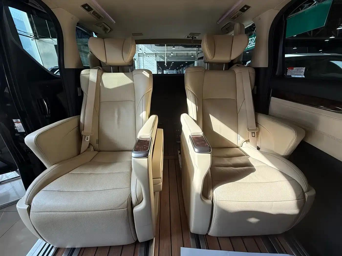 2018 Alphard Facelift 3.5L Luxury Edition — миниатюра 21