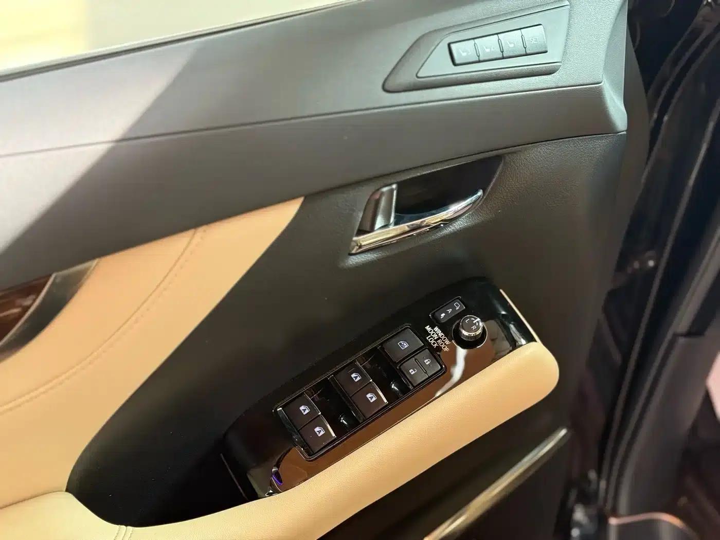 2018 Alphard Facelift 3.5L Luxury Edition — миниатюра 6