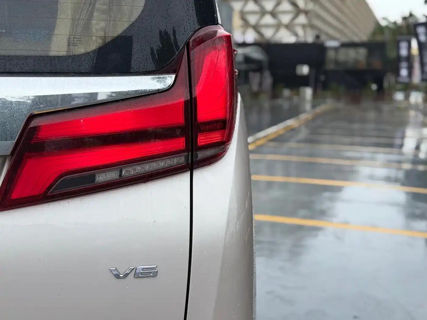 2018 Alphard 3.5L Luxury Edition — миниатюра 17