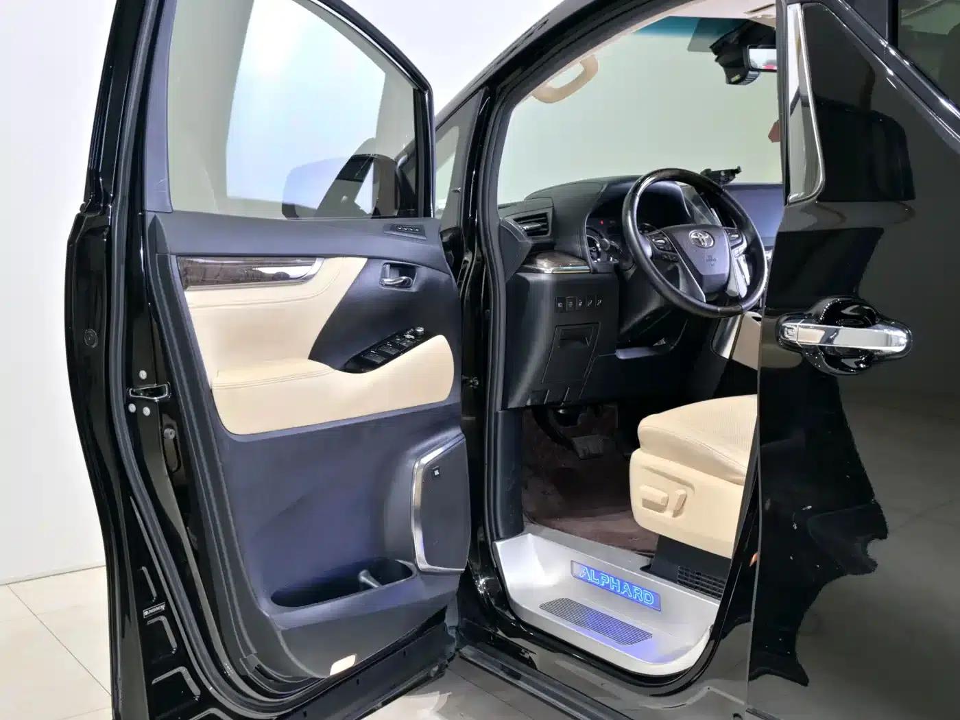 2021 Alphard Hybrid 2.5L Premium Edition — миниатюра 17