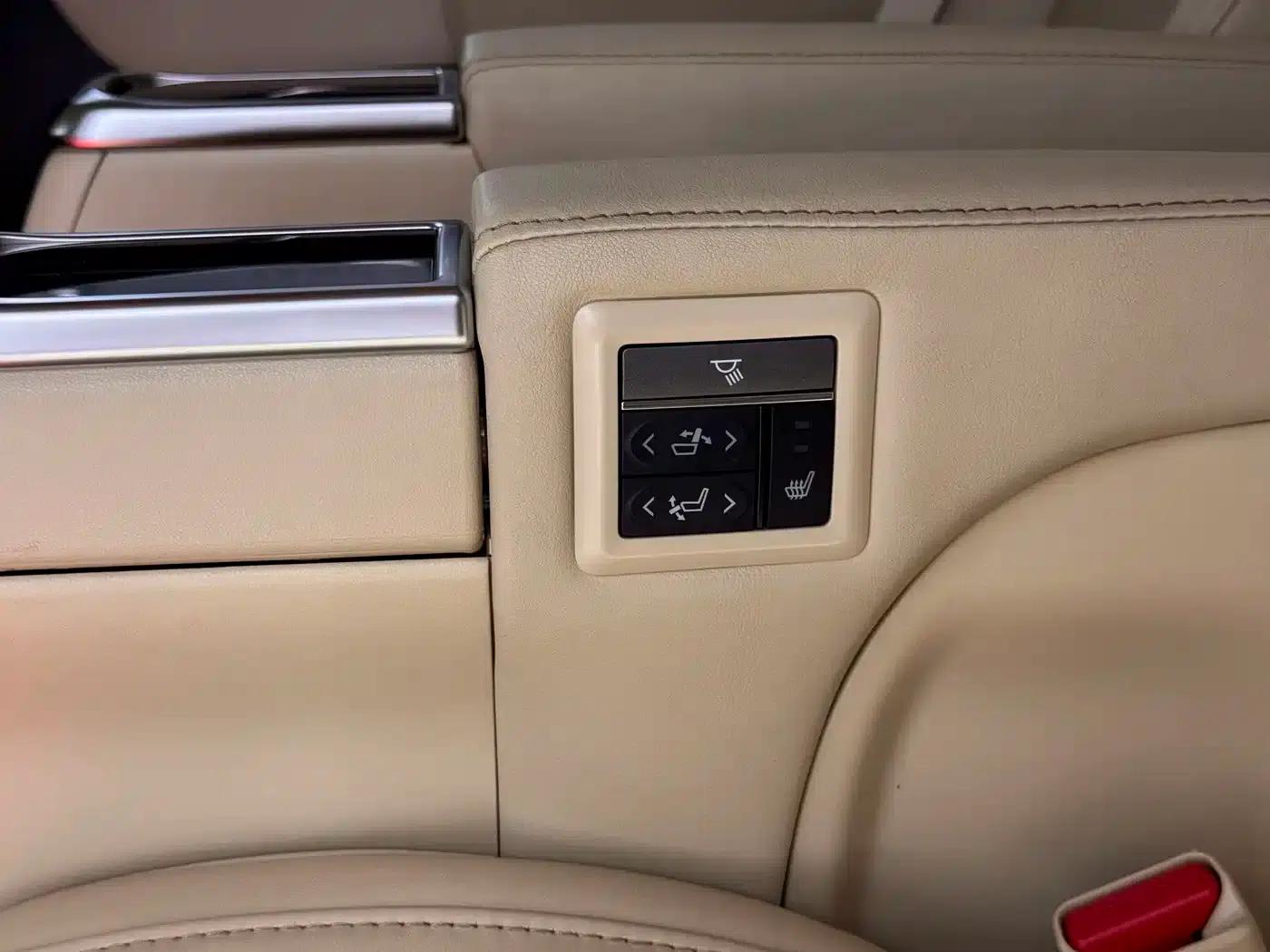 2020 Alphard Hybrid 2.5L Luxury Edition — миниатюра 18