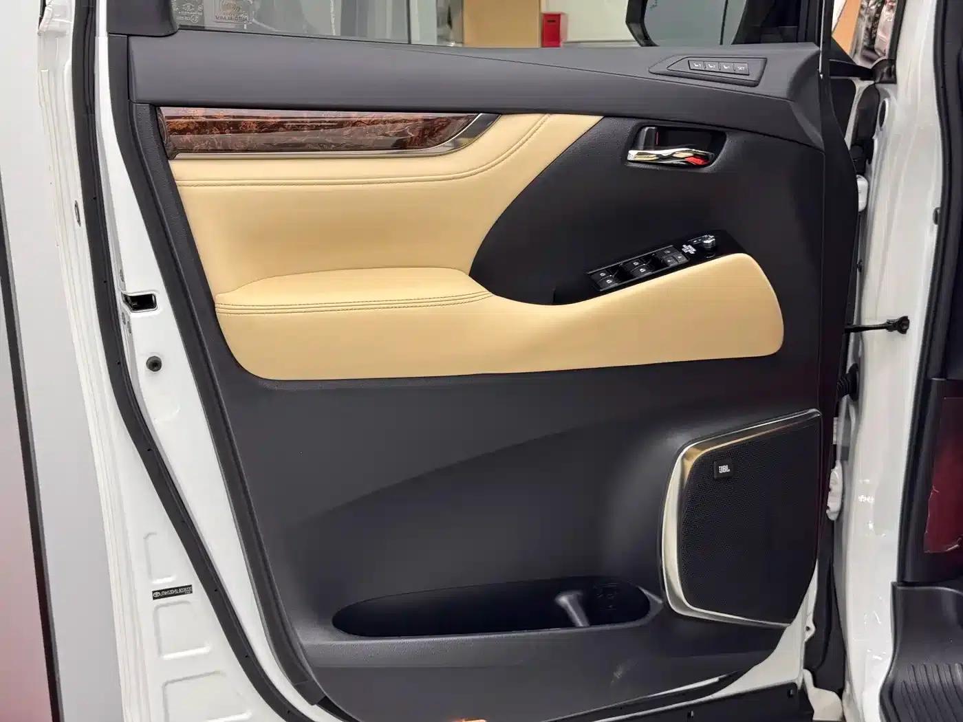 2020 Alphard Hybrid 2.5L Luxury Edition — миниатюра 8