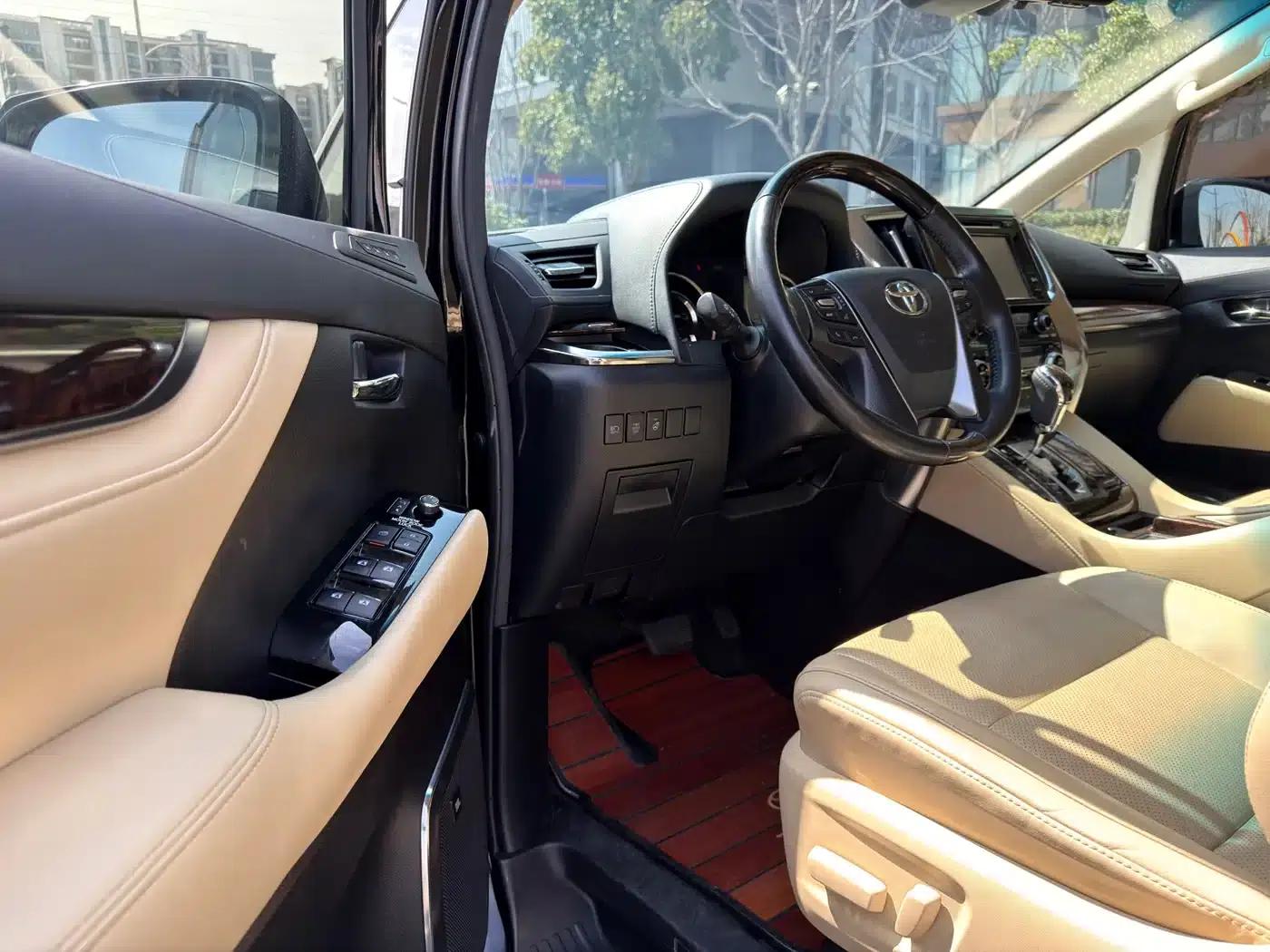 2020 Alphard Hybrid 2.5L Premium Edition — миниатюра 4