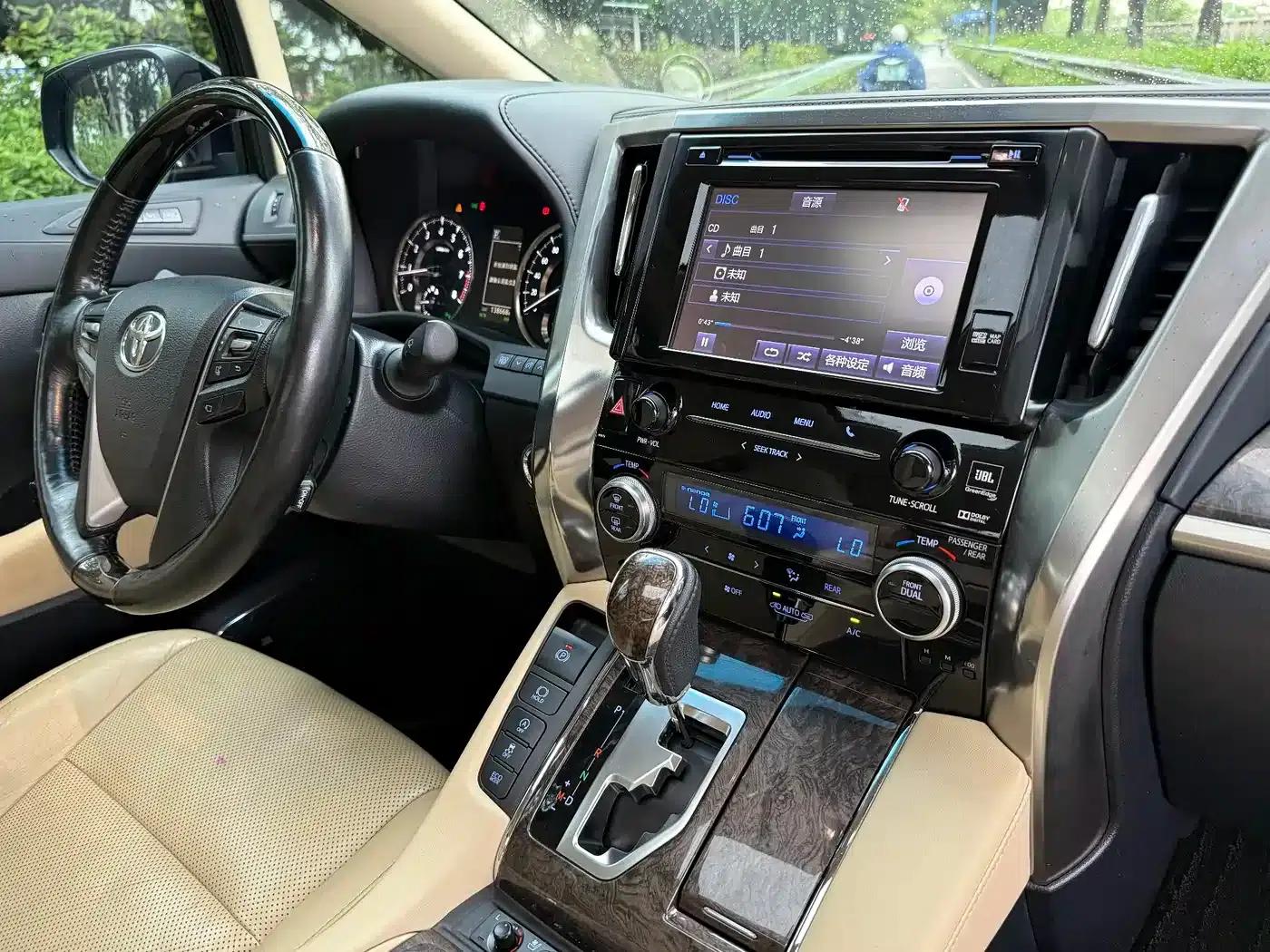 2018 Alphard 3.5L Premium Edition — миниатюра 12