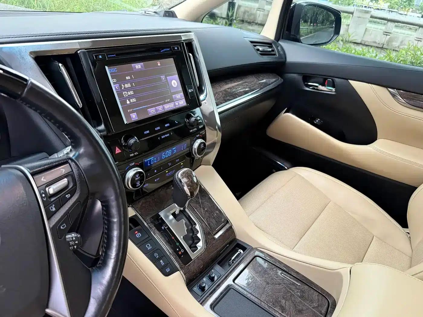 2018 Alphard 3.5L Premium Edition — миниатюра 13