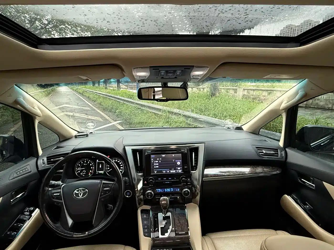 2018 Alphard 3.5L Premium Edition — миниатюра 14