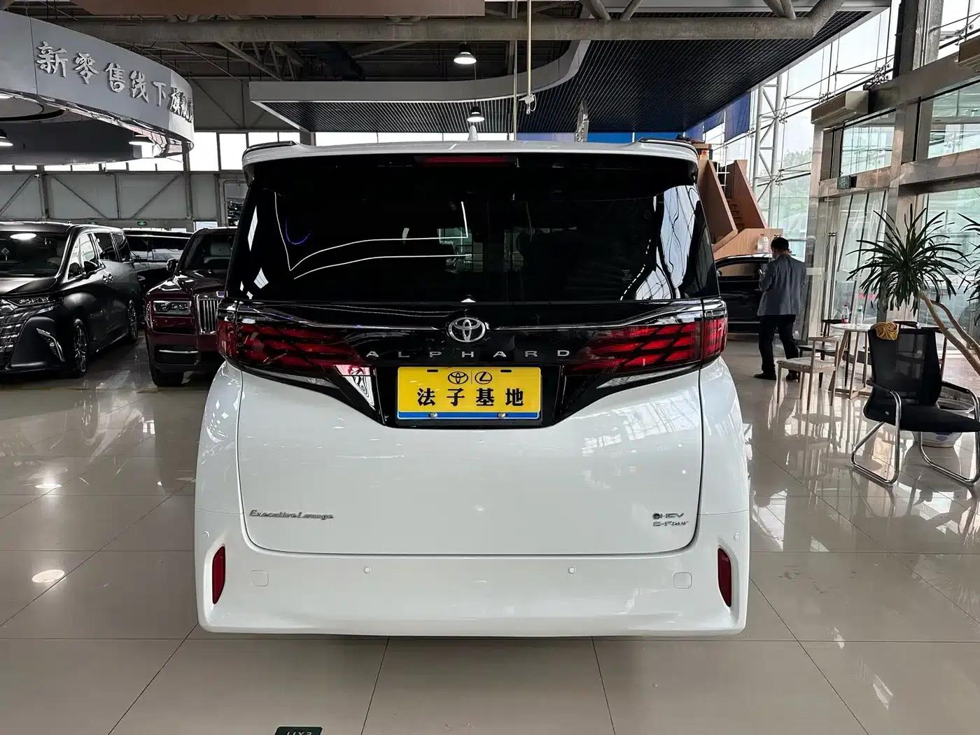 2024 Alphard Hybrid 2.5L Premium Edition — миниатюра 11