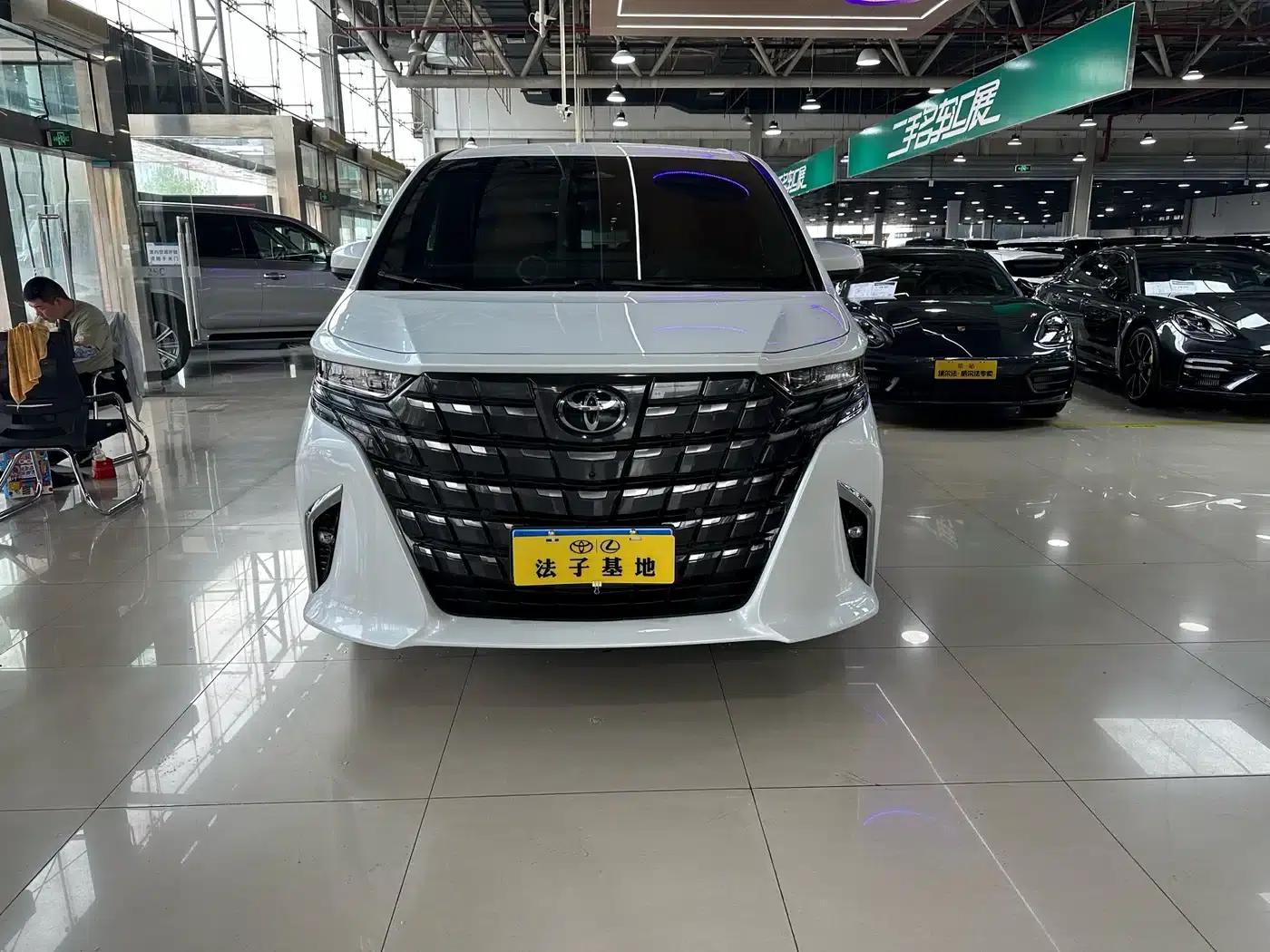 2024 Alphard Hybrid 2.5L Premium Edition — миниатюра 3