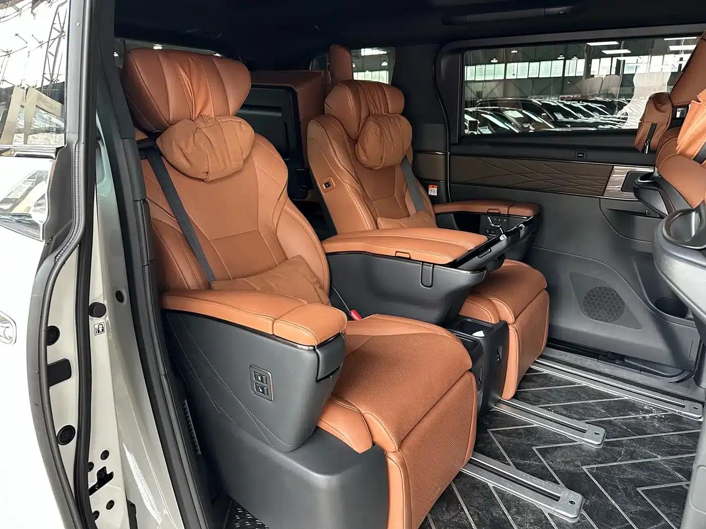 2024 Alphard Hybrid 2.5L Premium Edition — миниатюра 7