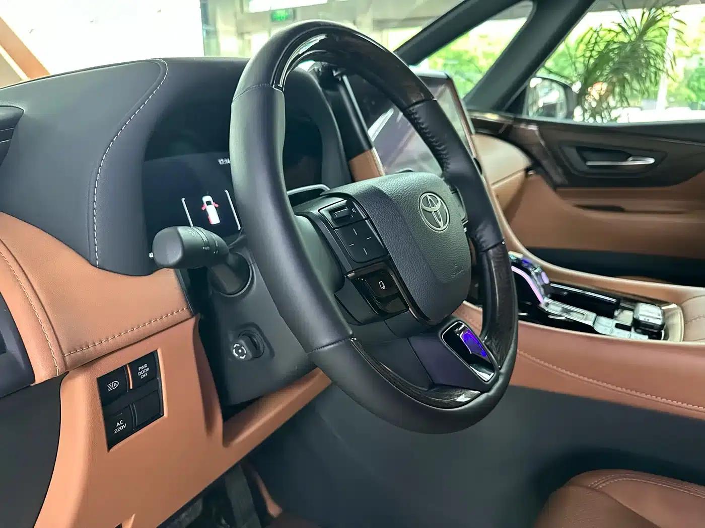 2024 Alphard Hybrid 2.5L Premium Edition — миниатюра 9