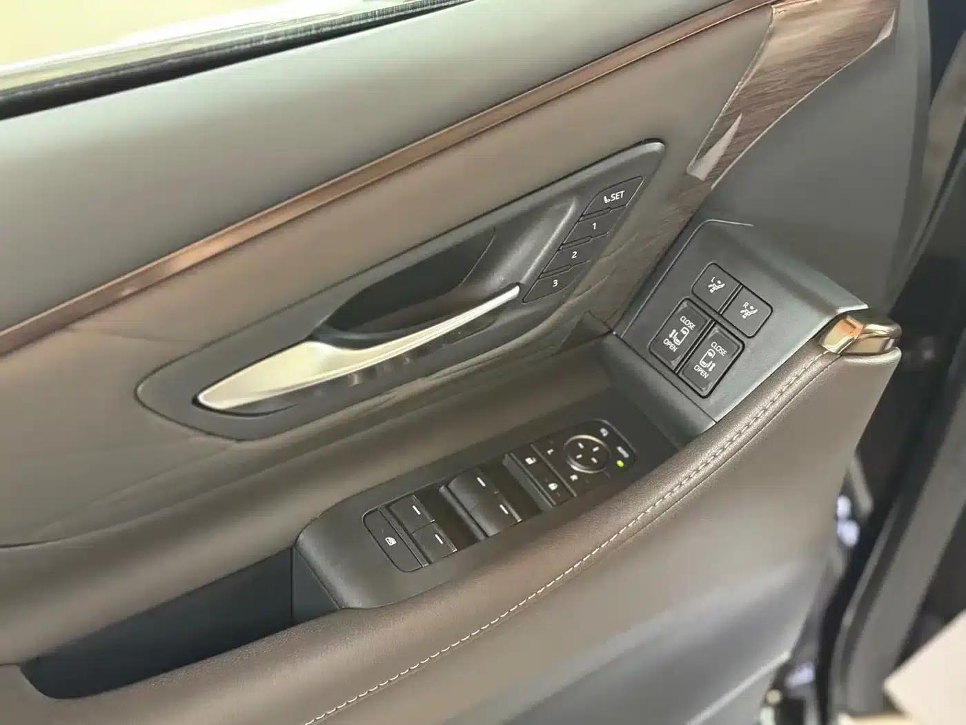 2024 Alphard Hybrid 2.5L Premium Edition — миниатюра 13