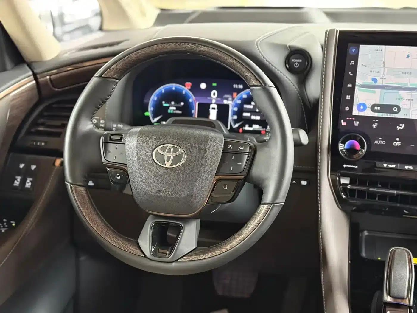 2024 Alphard Hybrid 2.5L Premium Edition — миниатюра 16