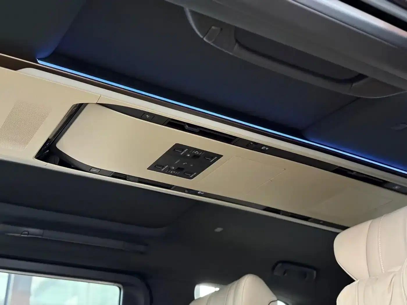 2024 Alphard Hybrid 2.5L Premium Edition — миниатюра 18