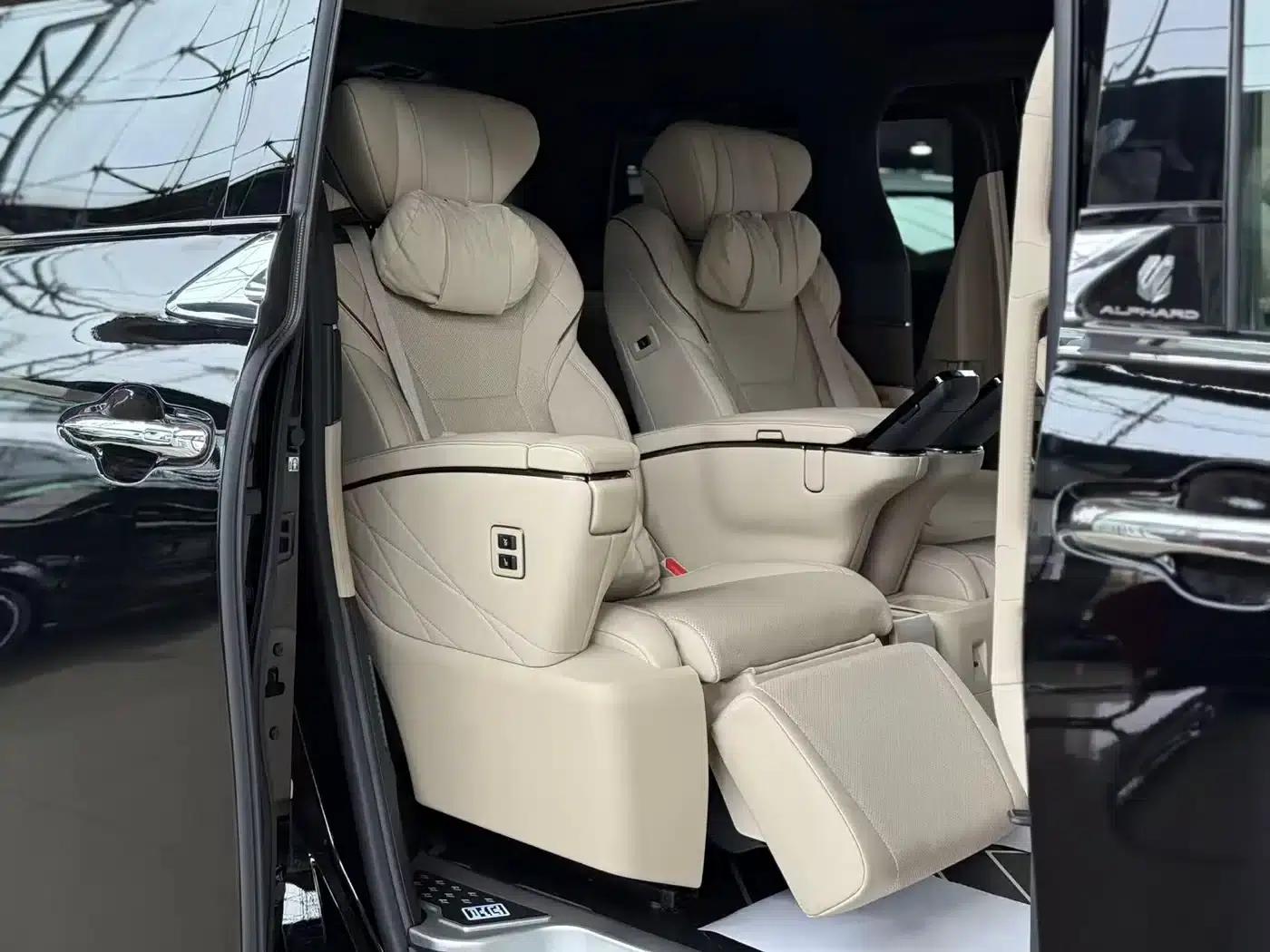 2024 Alphard Hybrid 2.5L Premium Edition — миниатюра 19