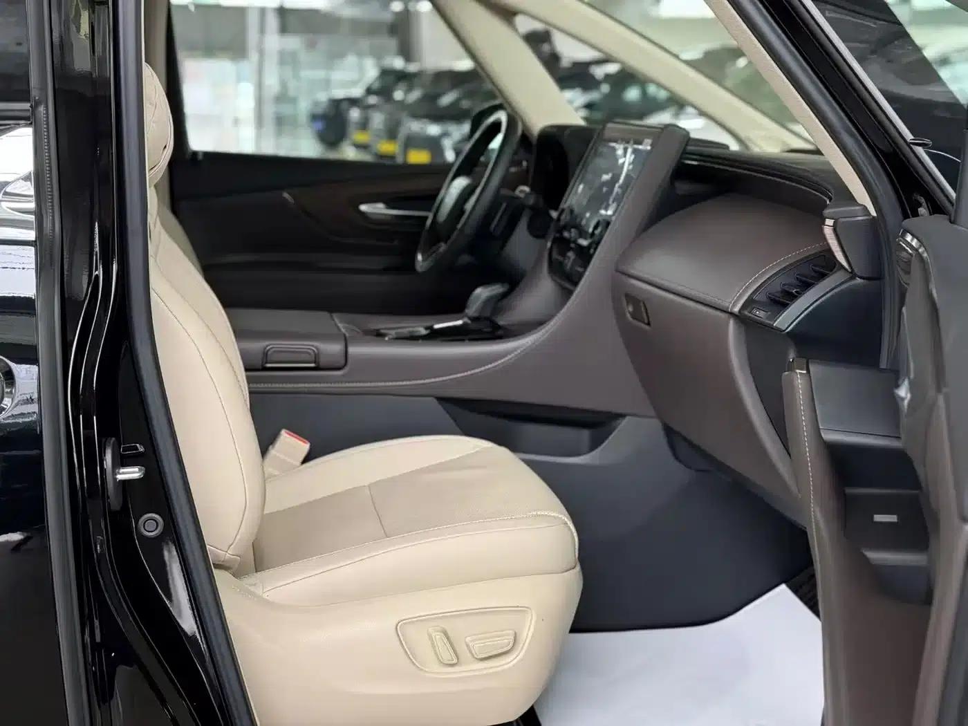 2024 Alphard Hybrid 2.5L Premium Edition — миниатюра 21