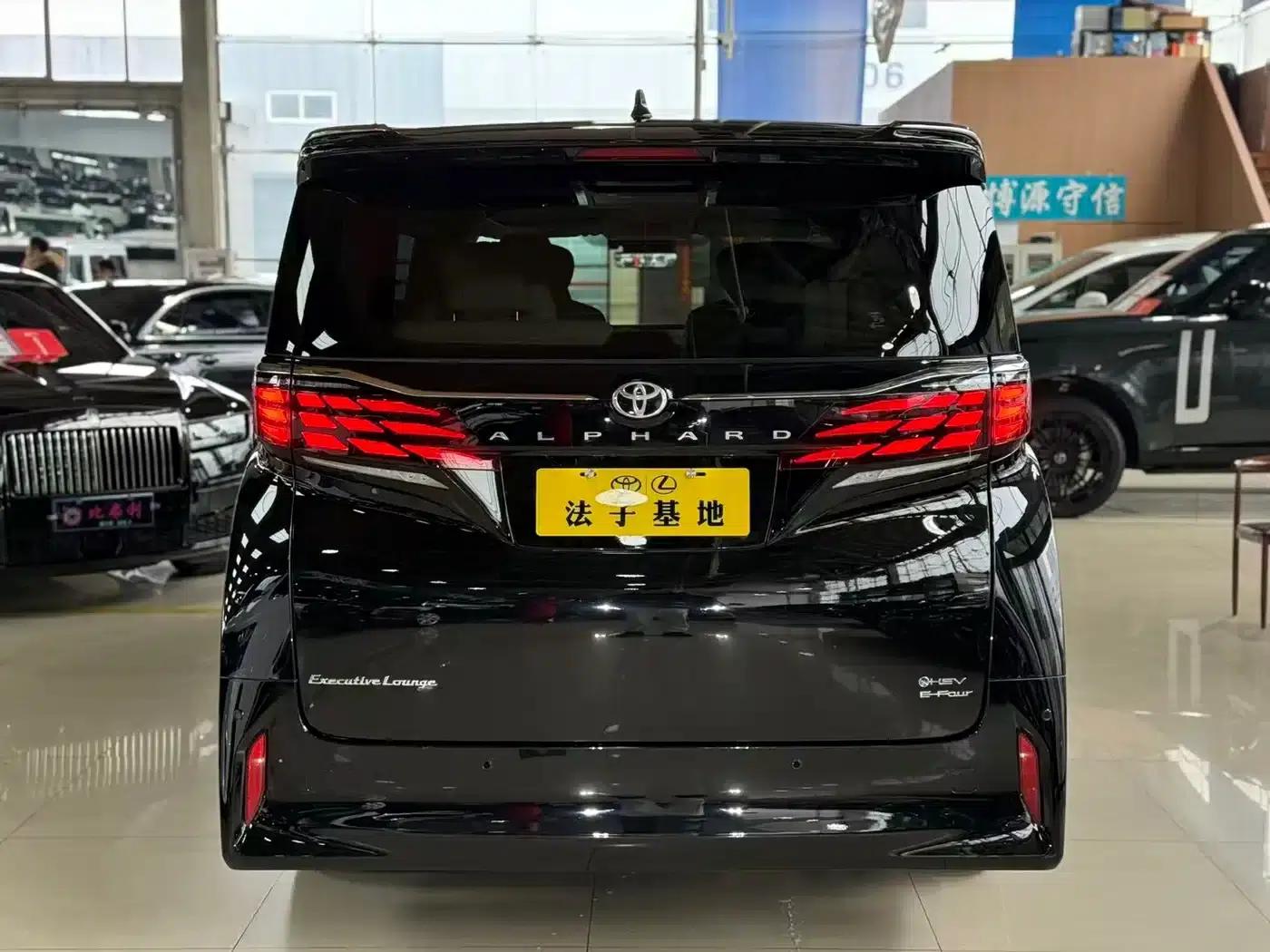2024 Alphard Hybrid 2.5L Premium Edition — миниатюра 24