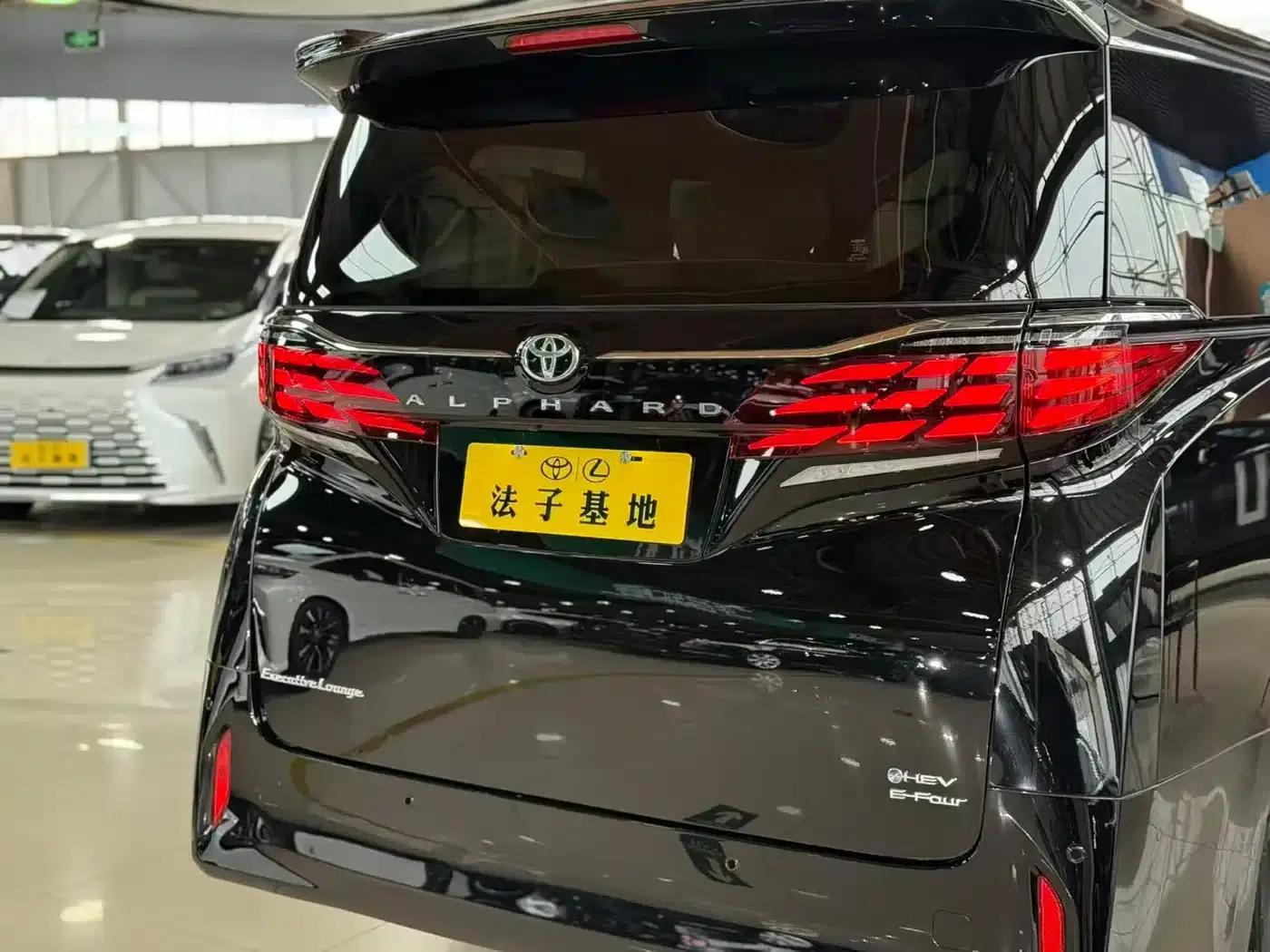 2024 Alphard Hybrid 2.5L Premium Edition — миниатюра 26