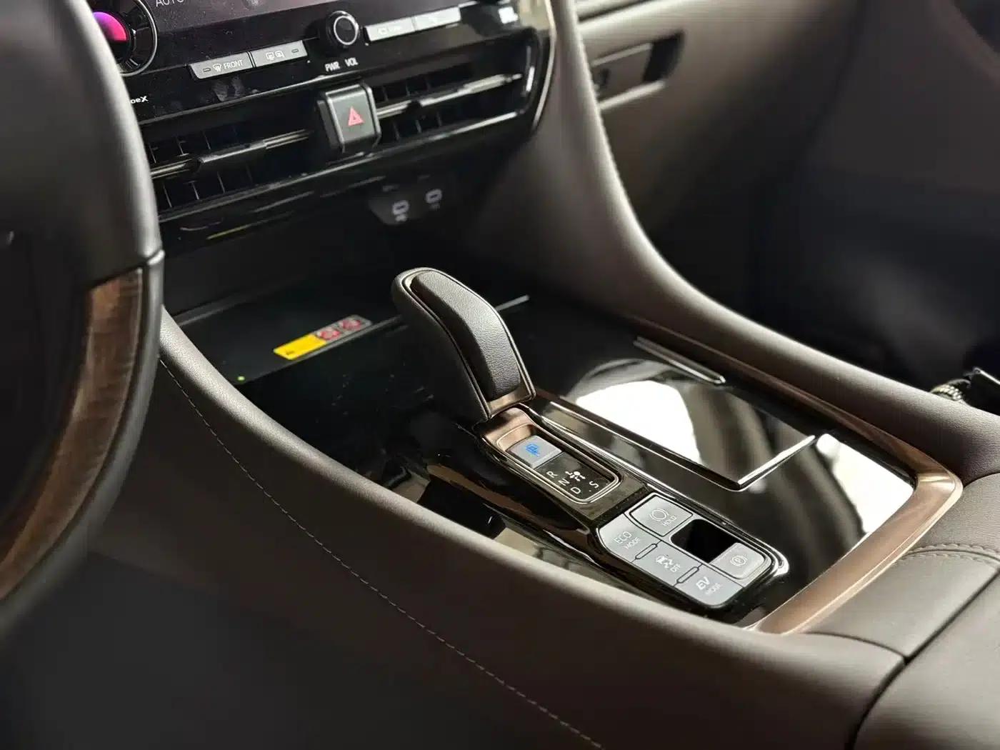 2024 Alphard Hybrid 2.5L Premium Edition — миниатюра 10