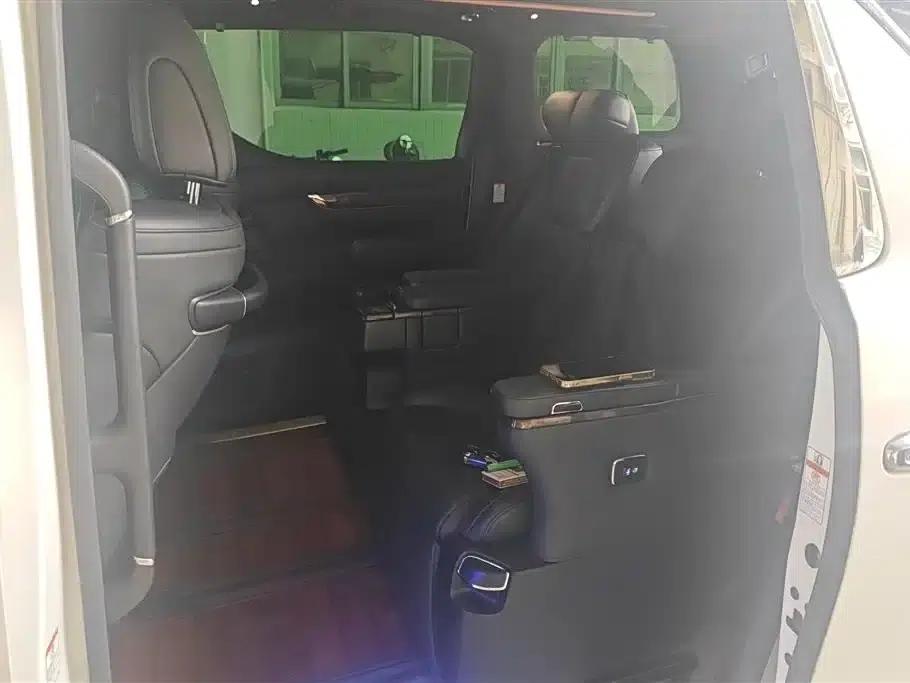 2019 Alphard Hybrid 2.5L Luxury Edition — миниатюра 11