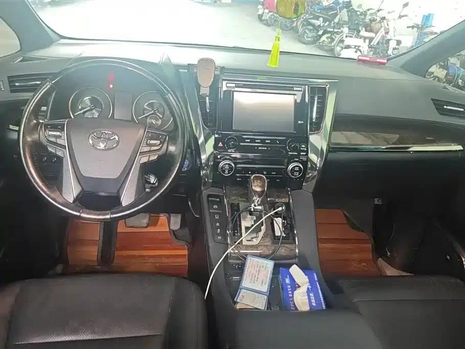 2019 Alphard Hybrid 2.5L Luxury Edition — миниатюра 12