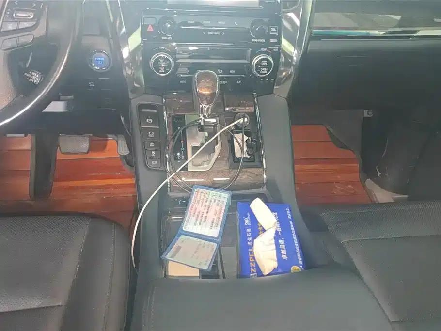 2019 Alphard Hybrid 2.5L Luxury Edition — миниатюра 16