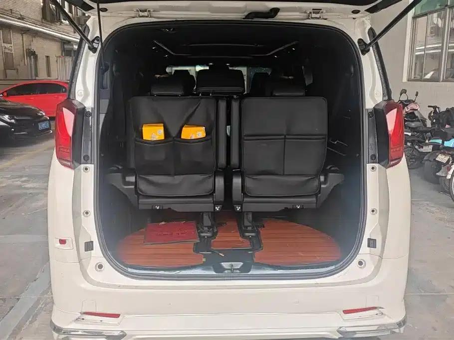 2019 Alphard Hybrid 2.5L Luxury Edition — миниатюра 4