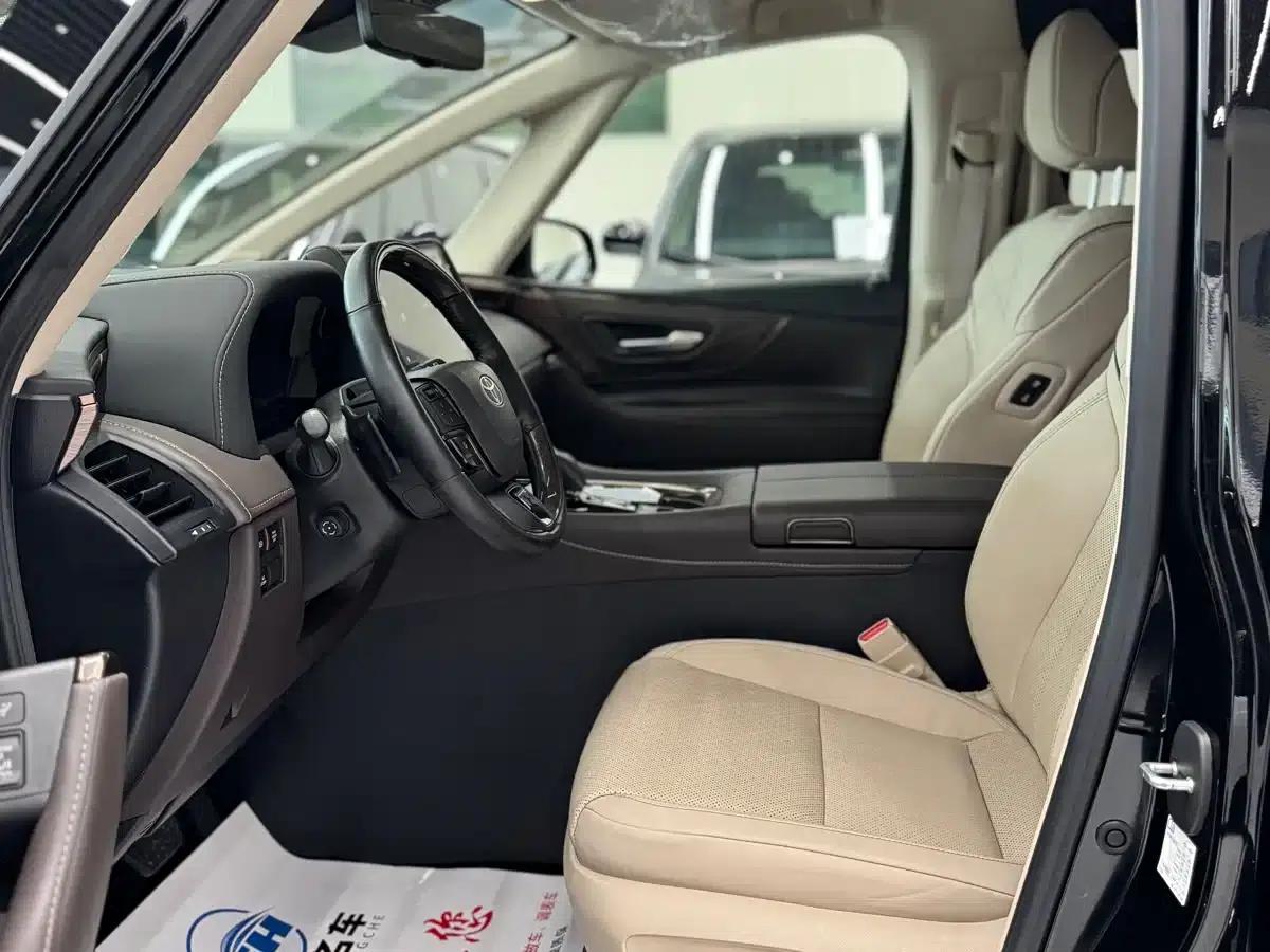 2024 Alphard Hybrid 2.5L Premium Edition — миниатюра 4