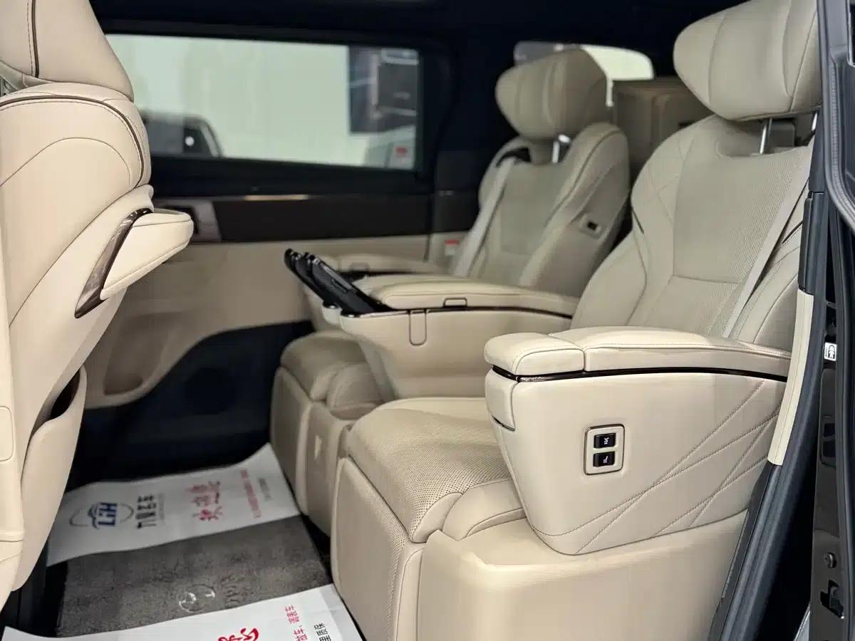 2024 Alphard Hybrid 2.5L Premium Edition — миниатюра 5