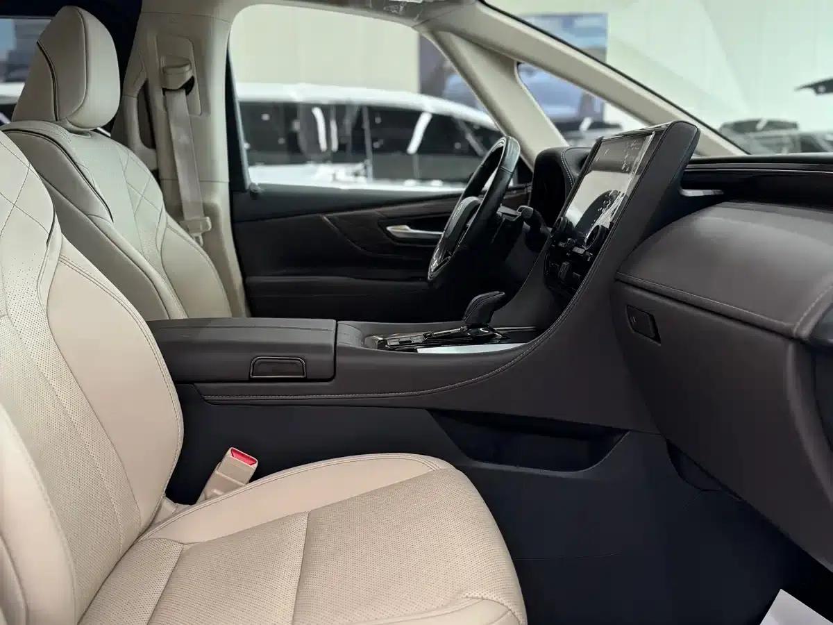 2024 Alphard Hybrid 2.5L Premium Edition — миниатюра 6
