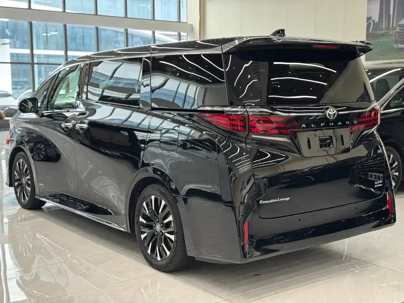 2024 Alphard Hybrid 2.5L Premium Edition — миниатюра 8