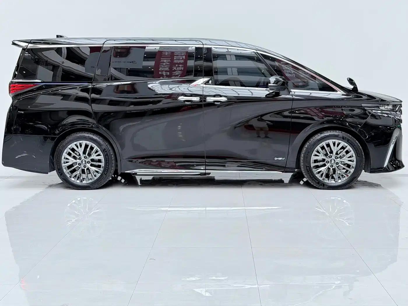 2024 Alphard Hybrid 2.5L Premium Edition — миниатюра 4