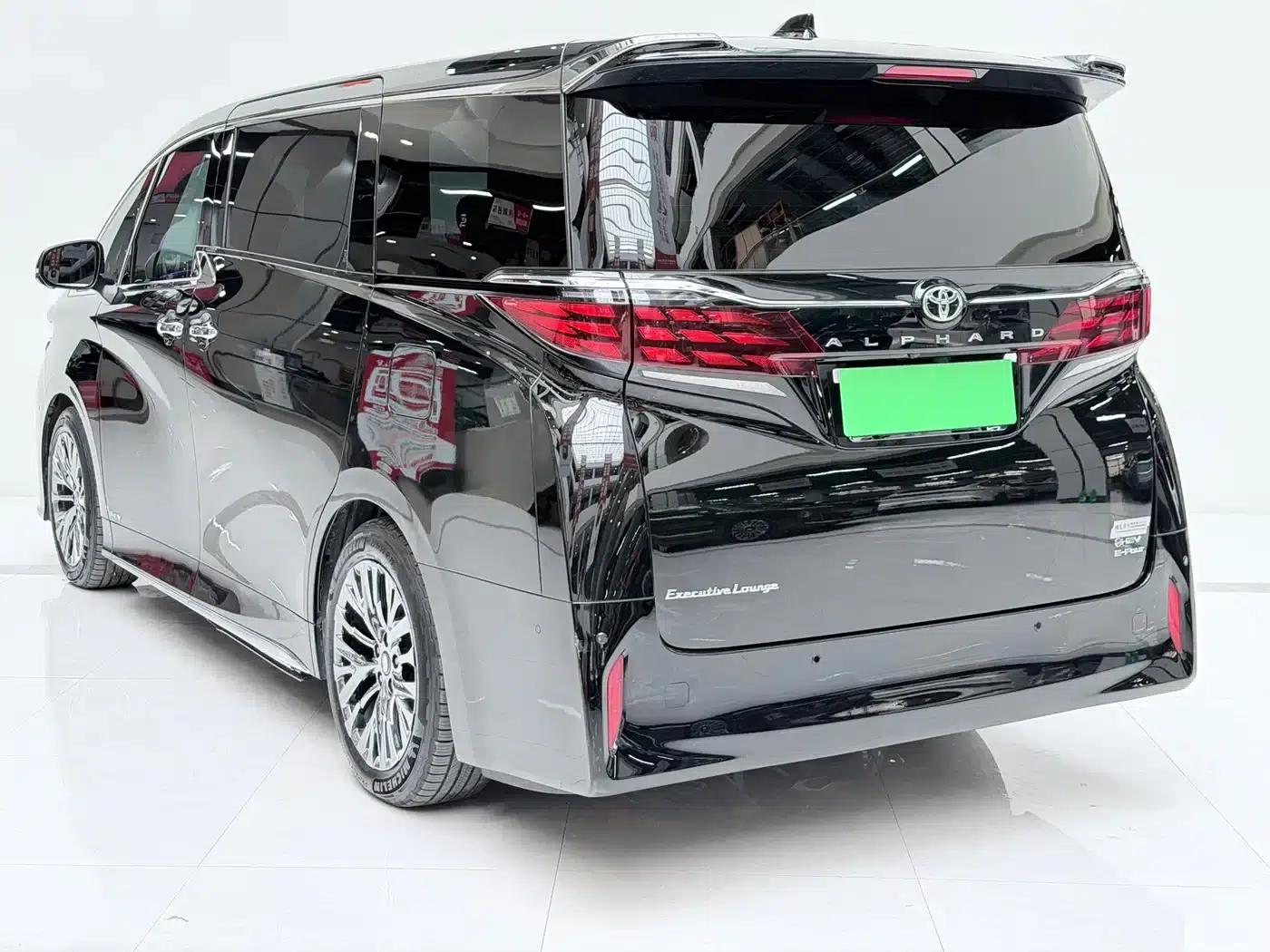 2024 Alphard Hybrid 2.5L Premium Edition — миниатюра 5