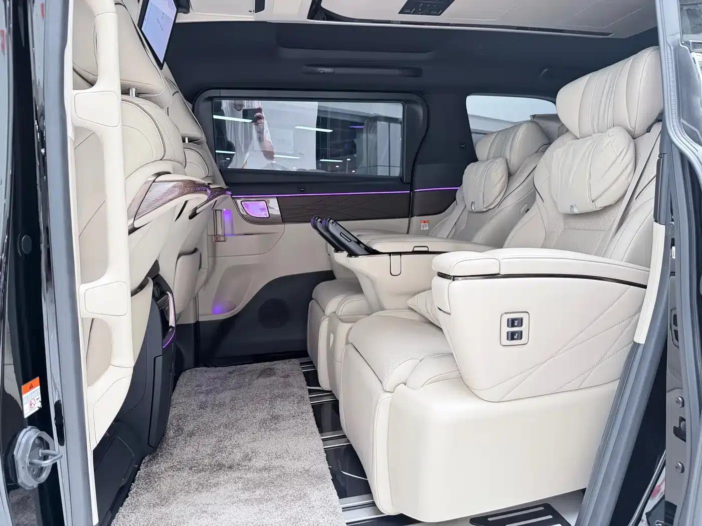 2024 Alphard Hybrid 2.5L Premium Edition — миниатюра 9