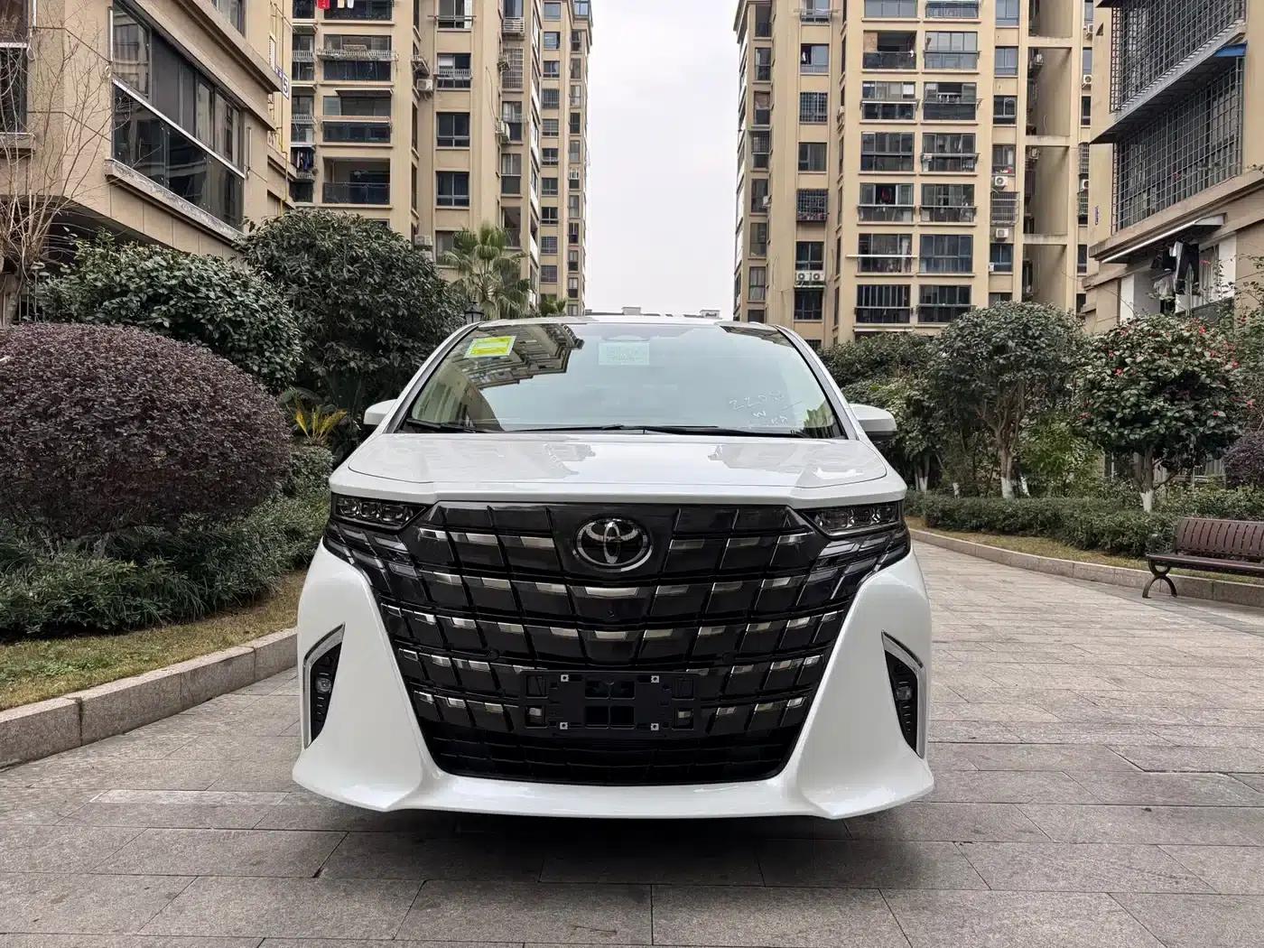 2024 Alphard Hybrid 2.5L Premium Edition — миниатюра 1