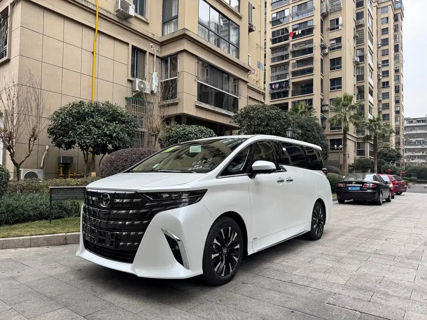2024 Alphard Hybrid 2.5L Premium Edition — миниатюра 2