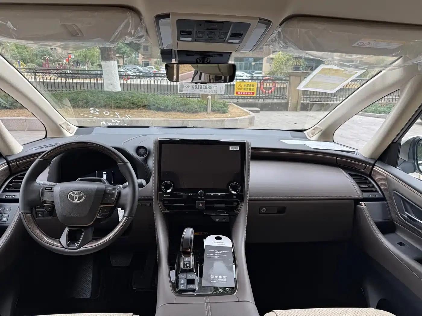 2024 Alphard Hybrid 2.5L Premium Edition — миниатюра 11