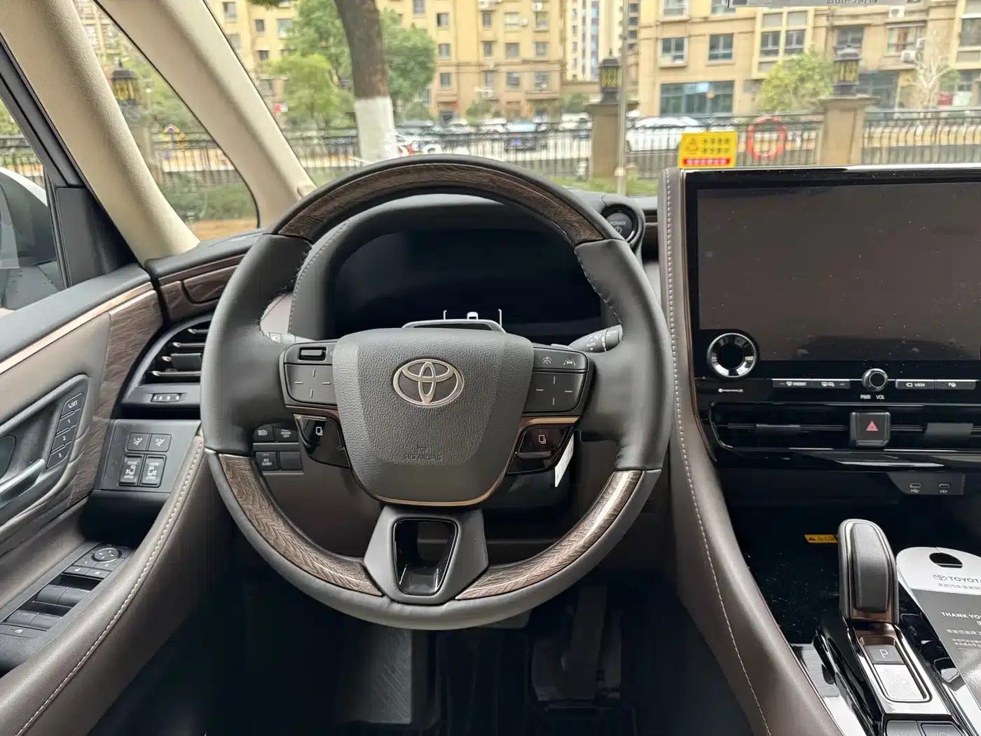 2024 Alphard Hybrid 2.5L Premium Edition — миниатюра 12