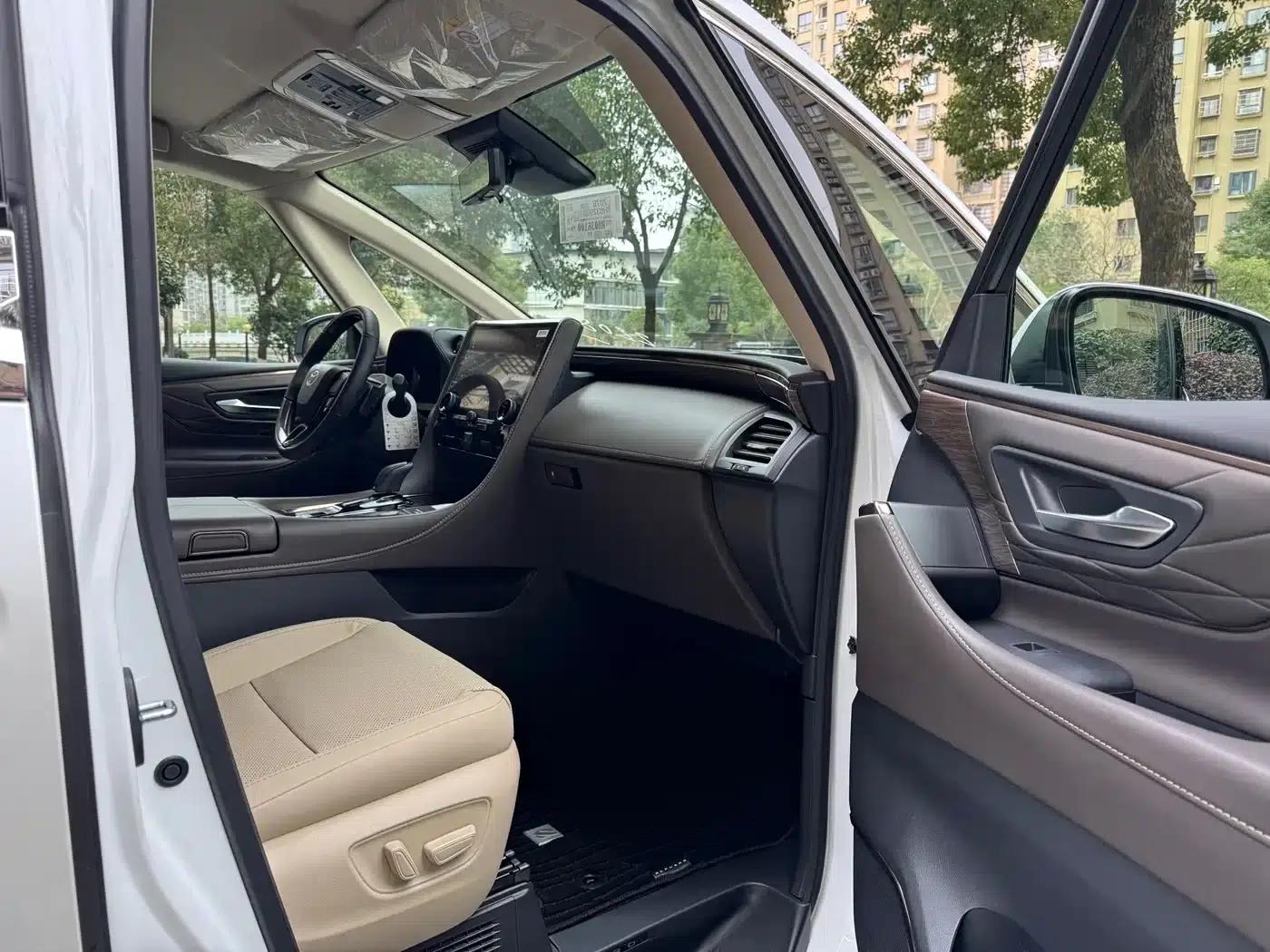 2024 Alphard Hybrid 2.5L Premium Edition — миниатюра 14