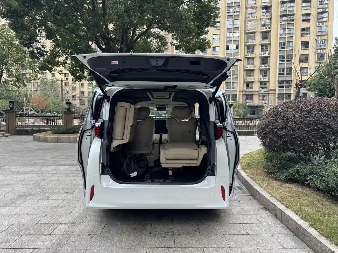 2024 Alphard Hybrid 2.5L Premium Edition — миниатюра 15