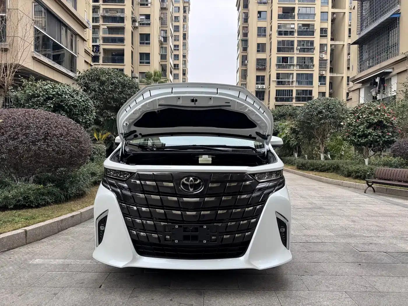 2024 Alphard Hybrid 2.5L Premium Edition — миниатюра 16