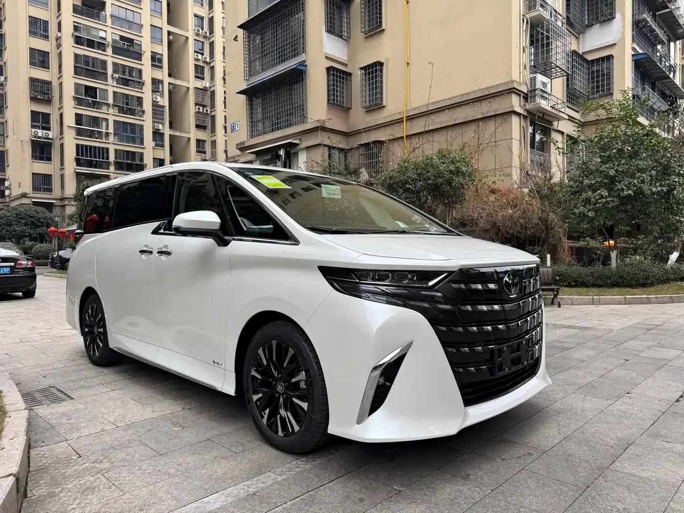 2024 Alphard Hybrid 2.5L Premium Edition — миниатюра 17